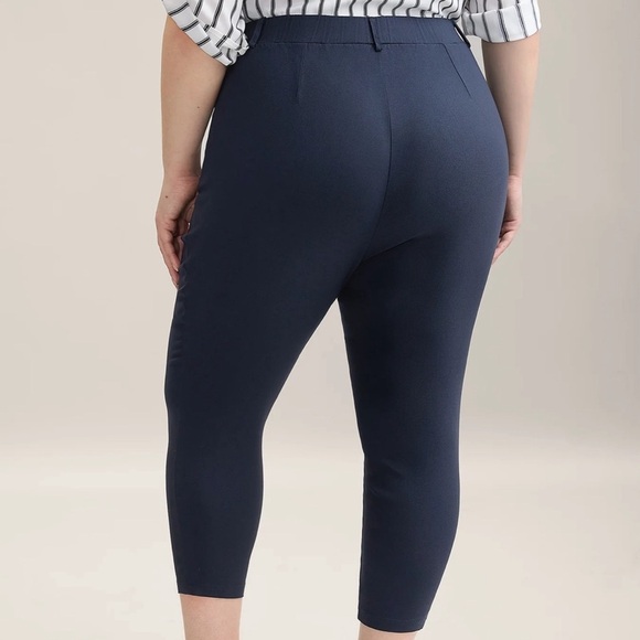 BloomChic Plus Size 3XL Buttoned Waist Solid Cropped Pants us22-24 - Picture 2 of 4